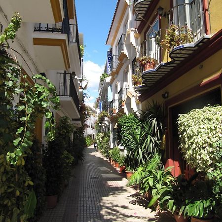 Hostal La Pilarica Marbella Exterior photo