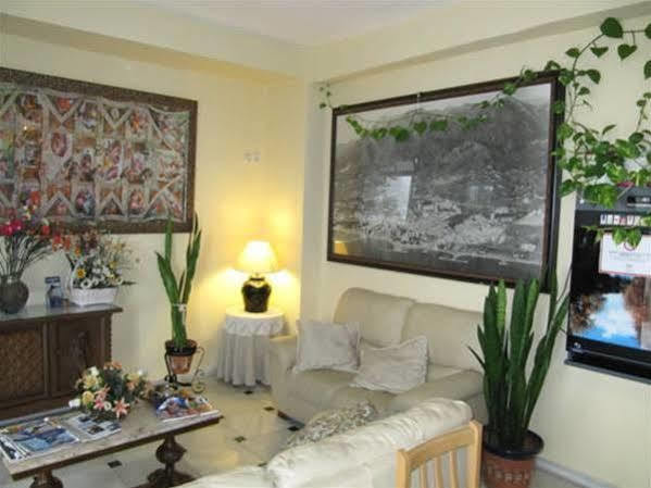 Hostal La Pilarica Marbella Exterior photo